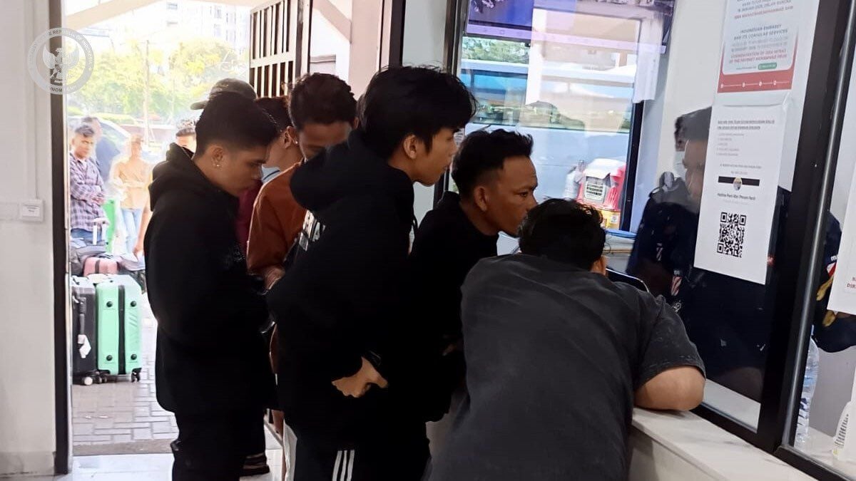 Banyak WNI tersebut terperangkap dalam sindikat kejahatan digital dan dipaksa terlibat dalam praktik penipuan daring.