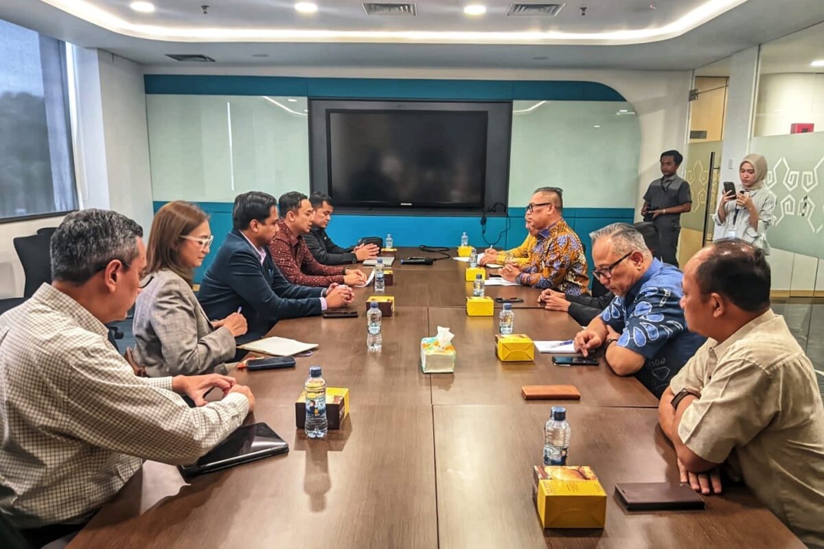 Wakil Gubernur Kepri meminta agar Garuda Indonesia mempertimbangkan untuk tetap beroperasi di Bandara RHF Tanjungpinang.