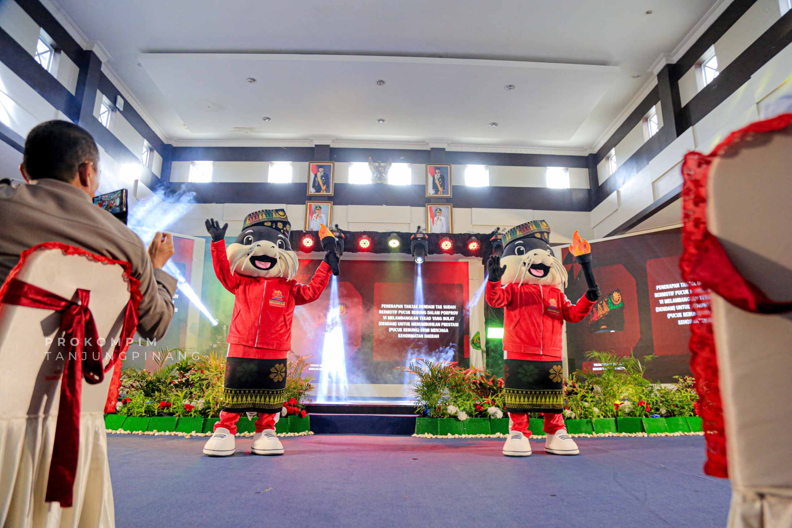 Maskot resmi Porprov Kepri VI 2026 adalah "Hang Bilang", yang berwujud Ikan Sembilang